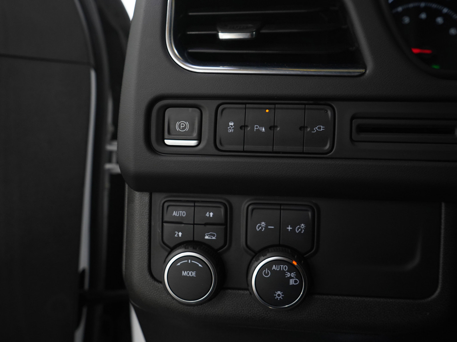 Used 2021 Chevrolet Suburban LT image 25