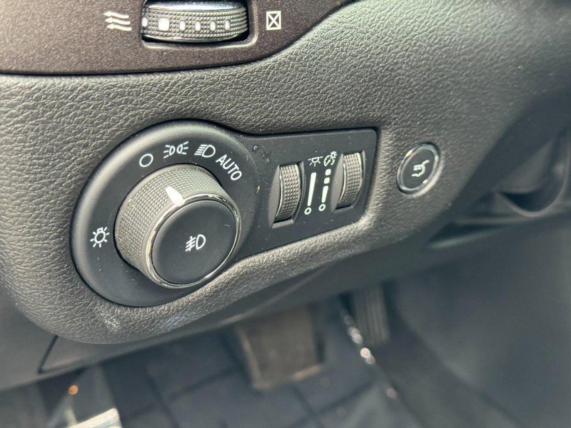 Used 2022 Jeep Cherokee Trailhawk w/ Comfort/Convenience Group image 17