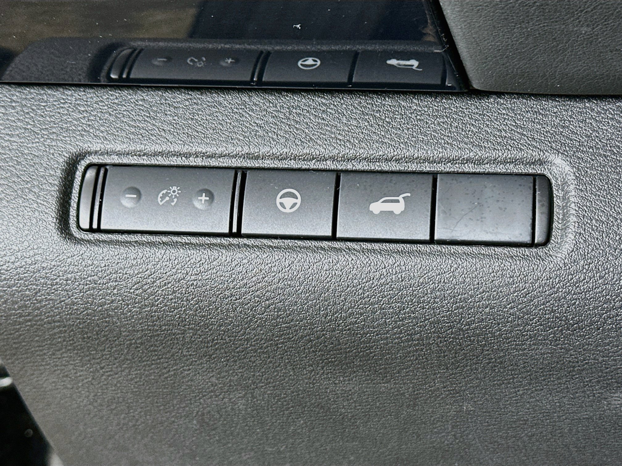 Used 2025 Nissan Pathfinder SV AWD/4WD image 17