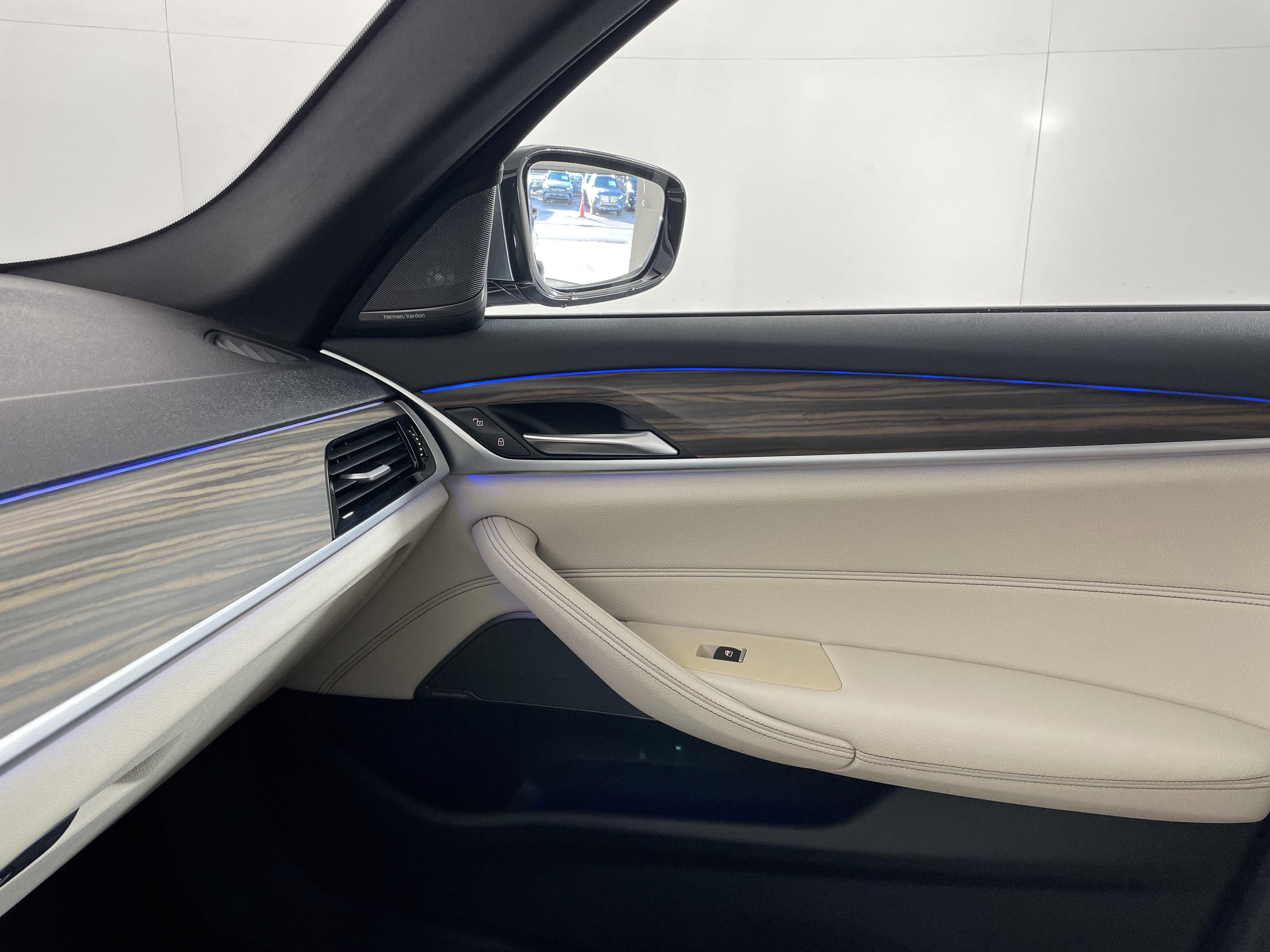 Used 2022 BMW 530i w/ Premium Package image 12