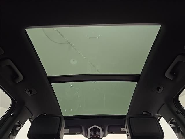 Certified 2025 Porsche Macan AWD/4WD image 13
