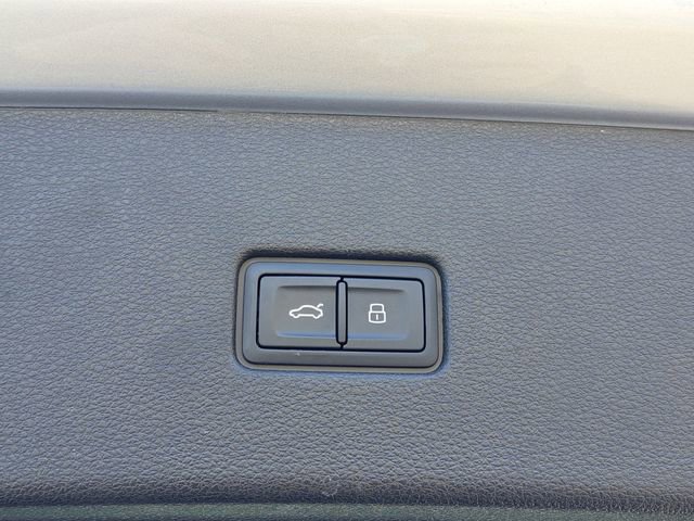 Used 2022 Audi Q8 Premium Plus image 28