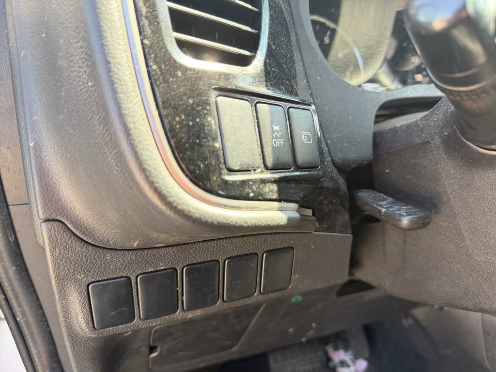 Used 2017 Mitsubishi Outlander SE FWD image 18