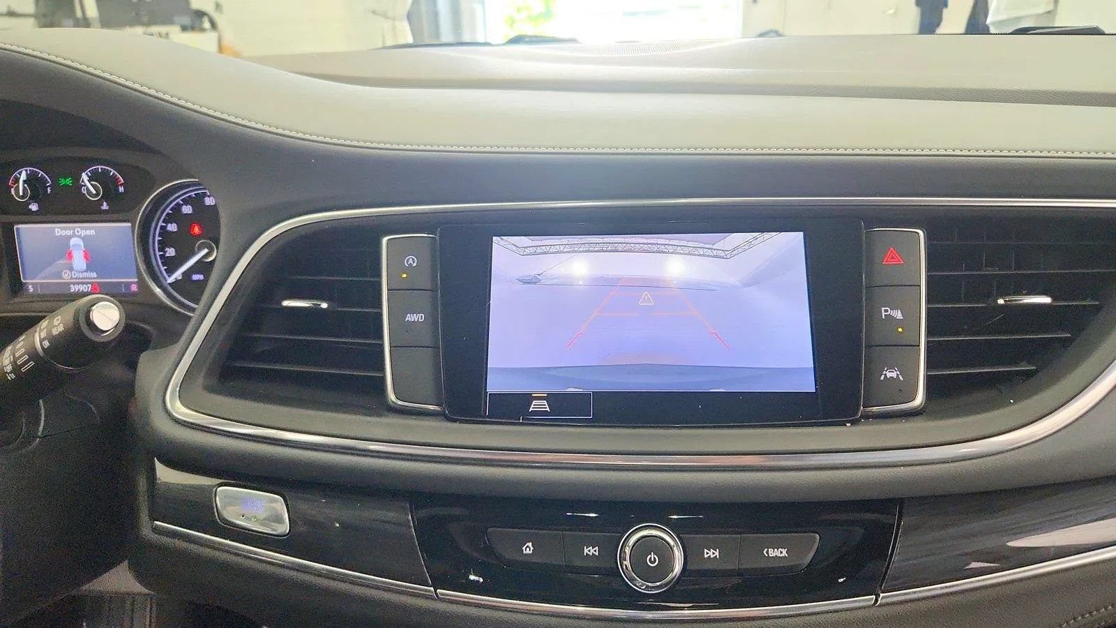 Used 2023 Buick Enclave Essence AWD/4WD image 18