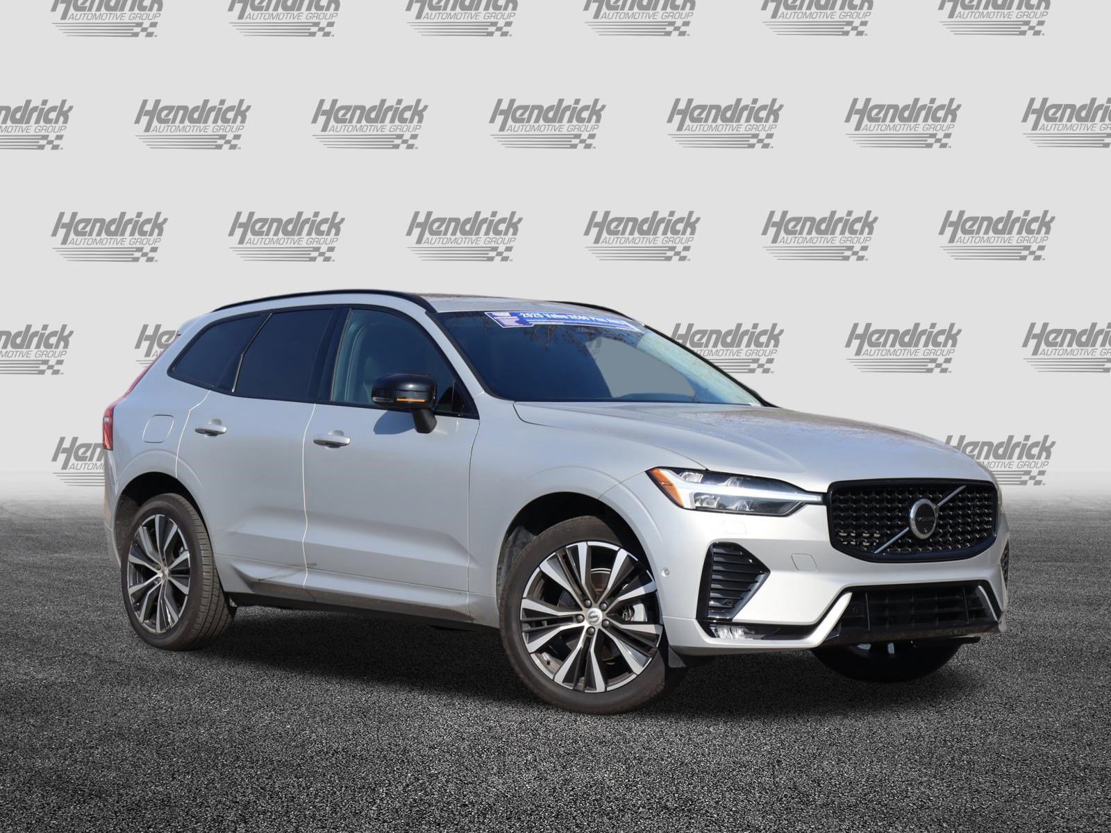 Used 2025 Volvo XC60 B5 Plus image 2