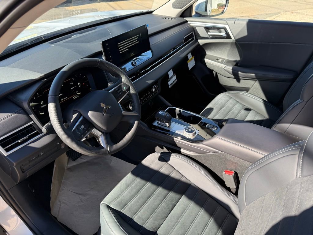 New 2026 Mitsubishi Outlander SE image 16