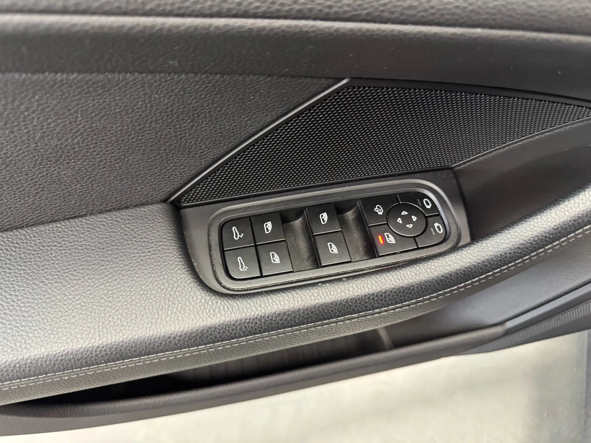 Used 2022 Porsche Panamera 4 AWD/4WD image 26
