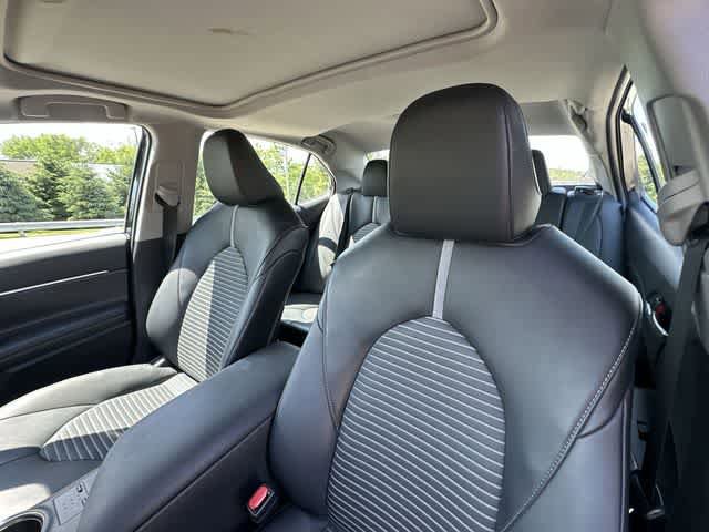 Used 2021 Toyota Camry SE w/ Cold Weather Package FWD image 16