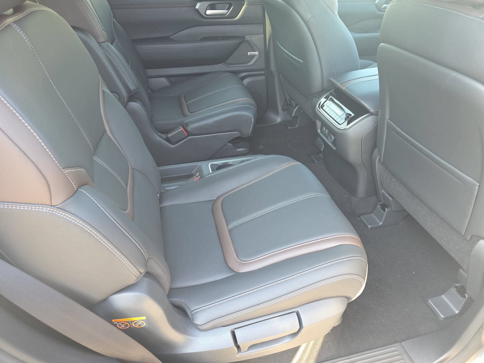 New 2026 Nissan Armada SL w/ Captain's Chari Seat Package AWD/4WD image 11