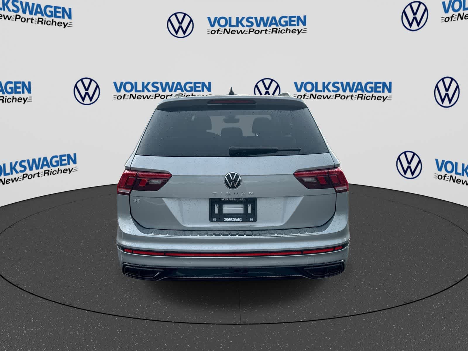 Used 2023 Volkswagen Tiguan SE R-Line FWD image 13