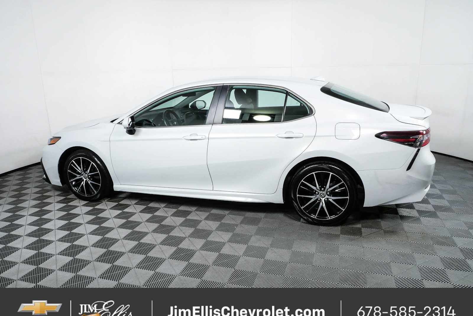 Used 2024 Toyota Camry SE FWD image 27