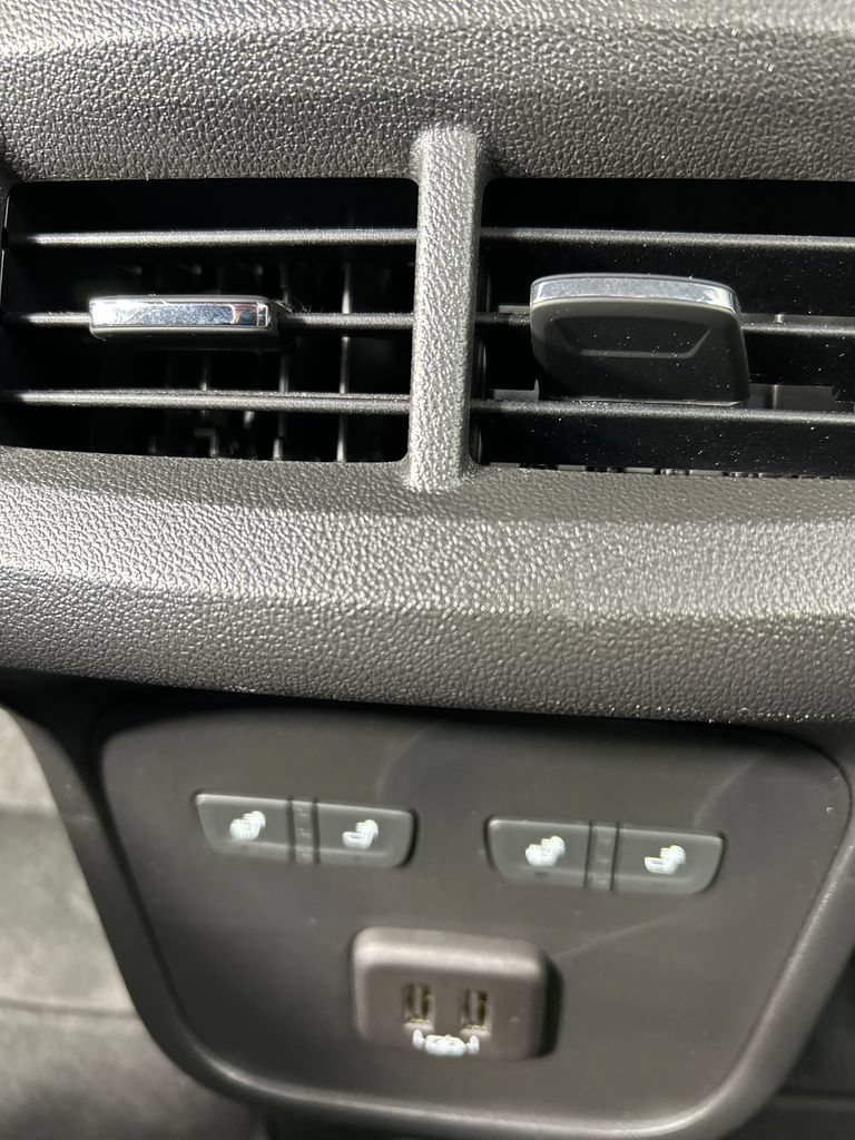 Used 2022 Chevrolet Equinox Premier FWD image 18