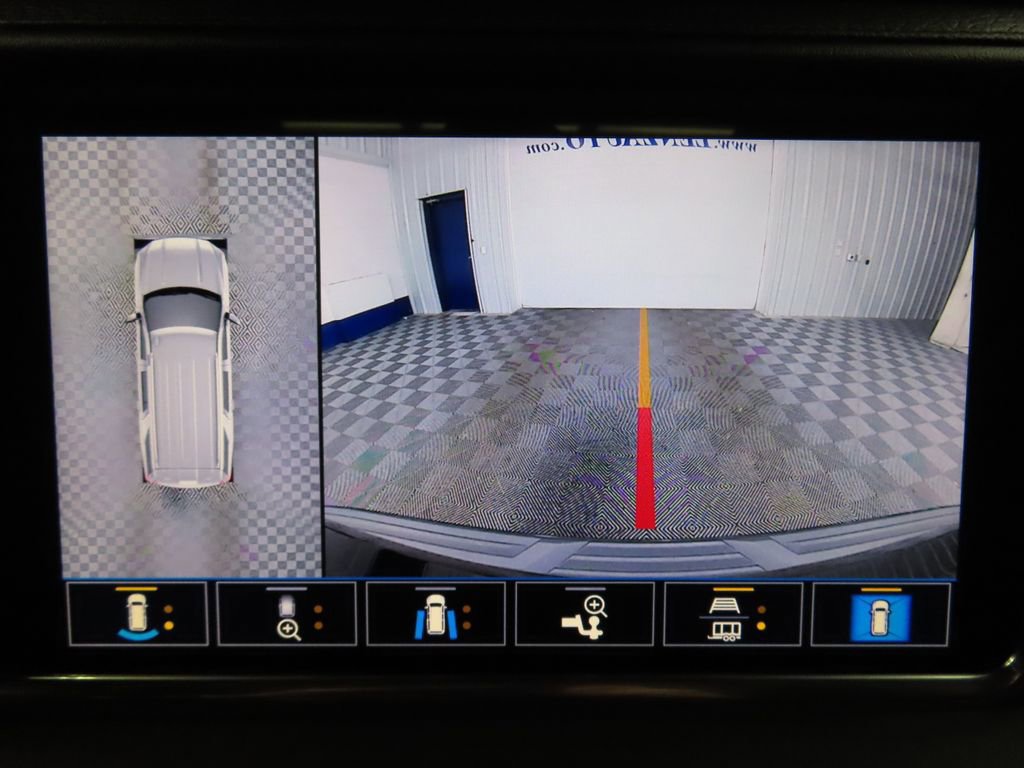 Used 2021 GMC Yukon Denali w/ Denali Premium Package image 18