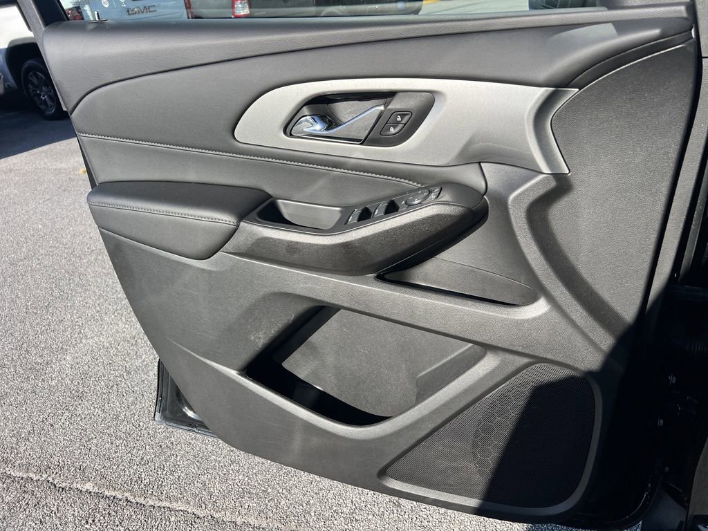 Used 2022 Chevrolet Traverse LT image 15