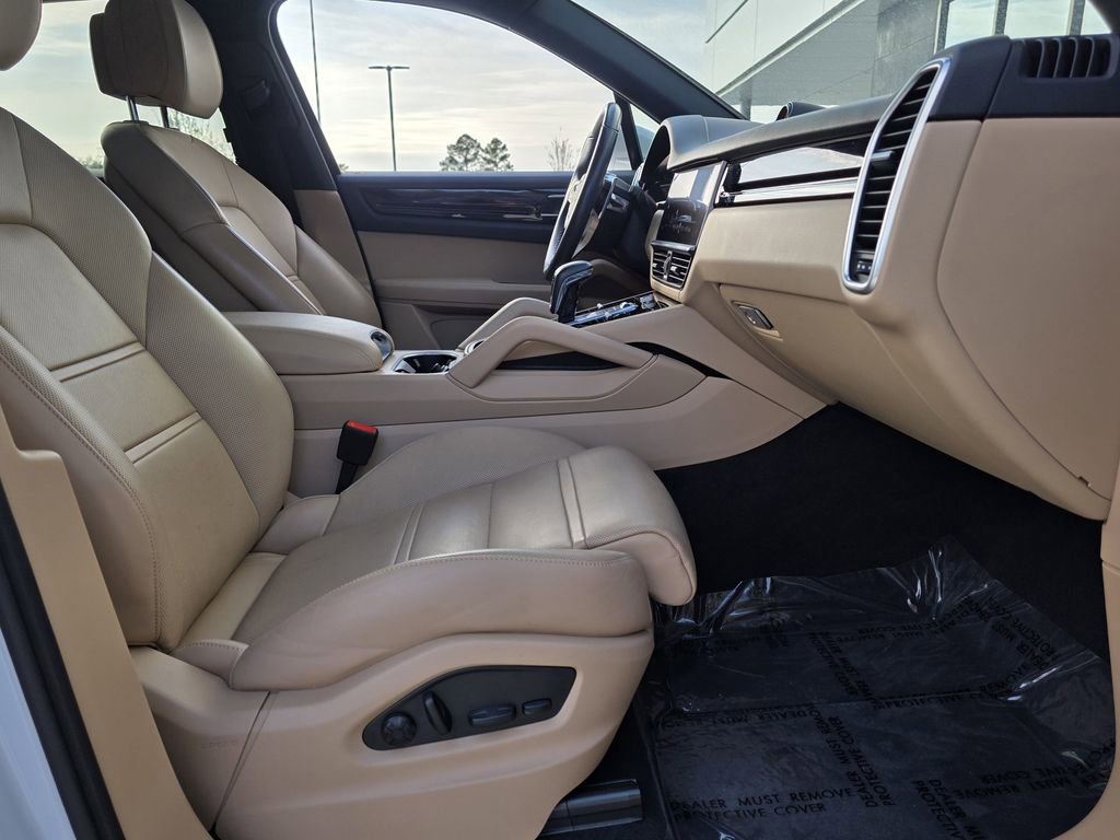 Used 2022 Porsche Cayenne image 35
