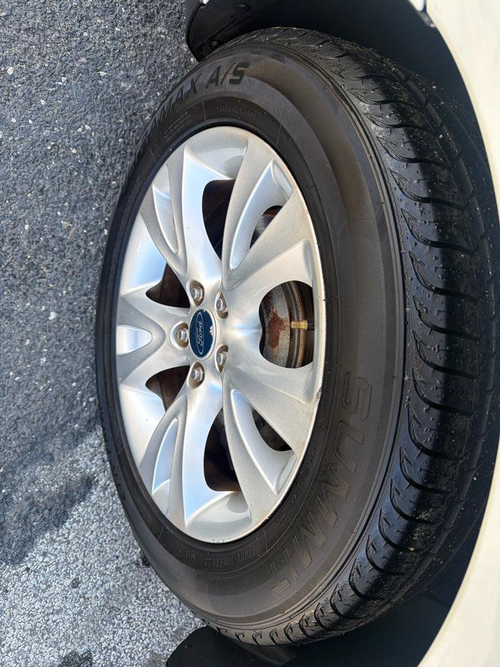 Used 2012 Ford Taurus SEL FWD image 10