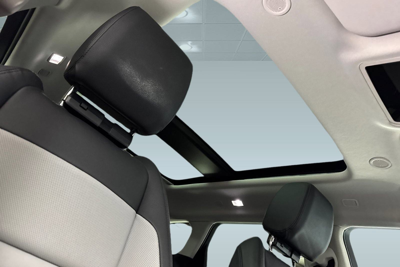 Used 2024 Land Rover Range Rover Evoque Dynamic SE image 15