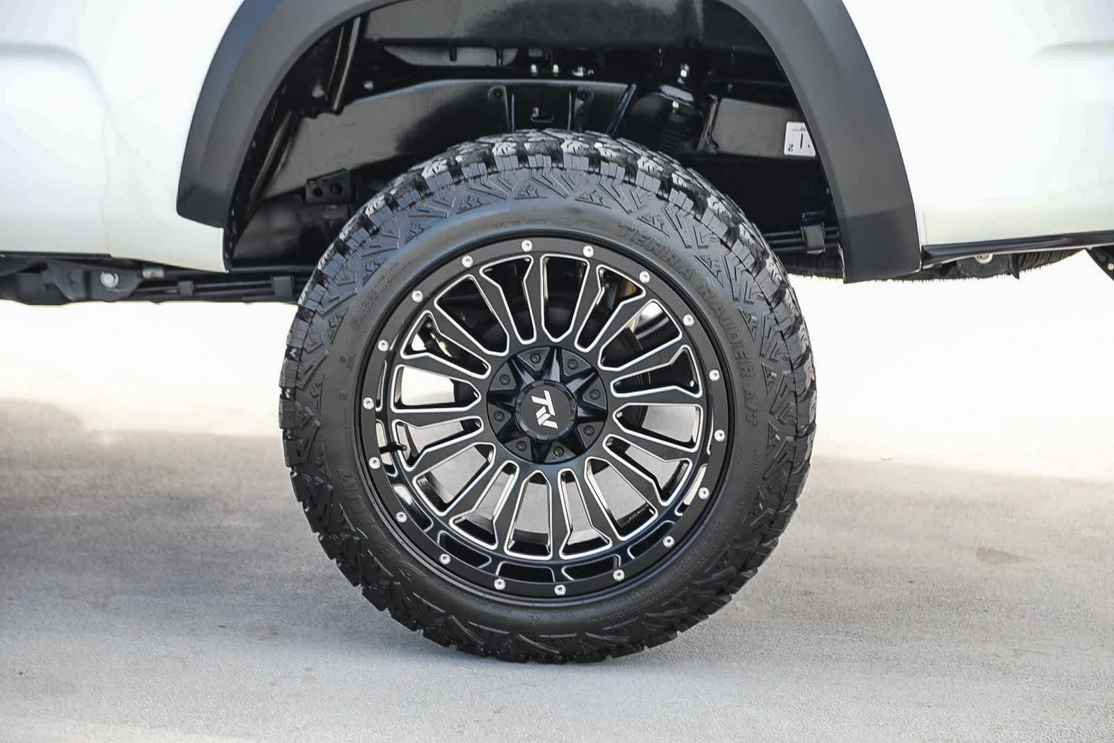 Used 2023 Toyota Tacoma TRD Off-Road AWD/4WD image 11