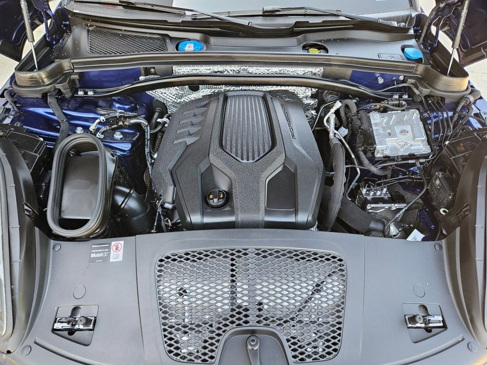 Certified 2026 Porsche Macan image 28