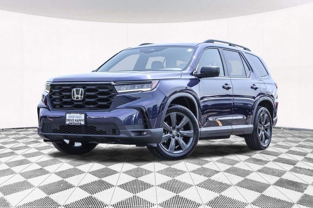 Used 2025 Honda Pilot Sport image 2
