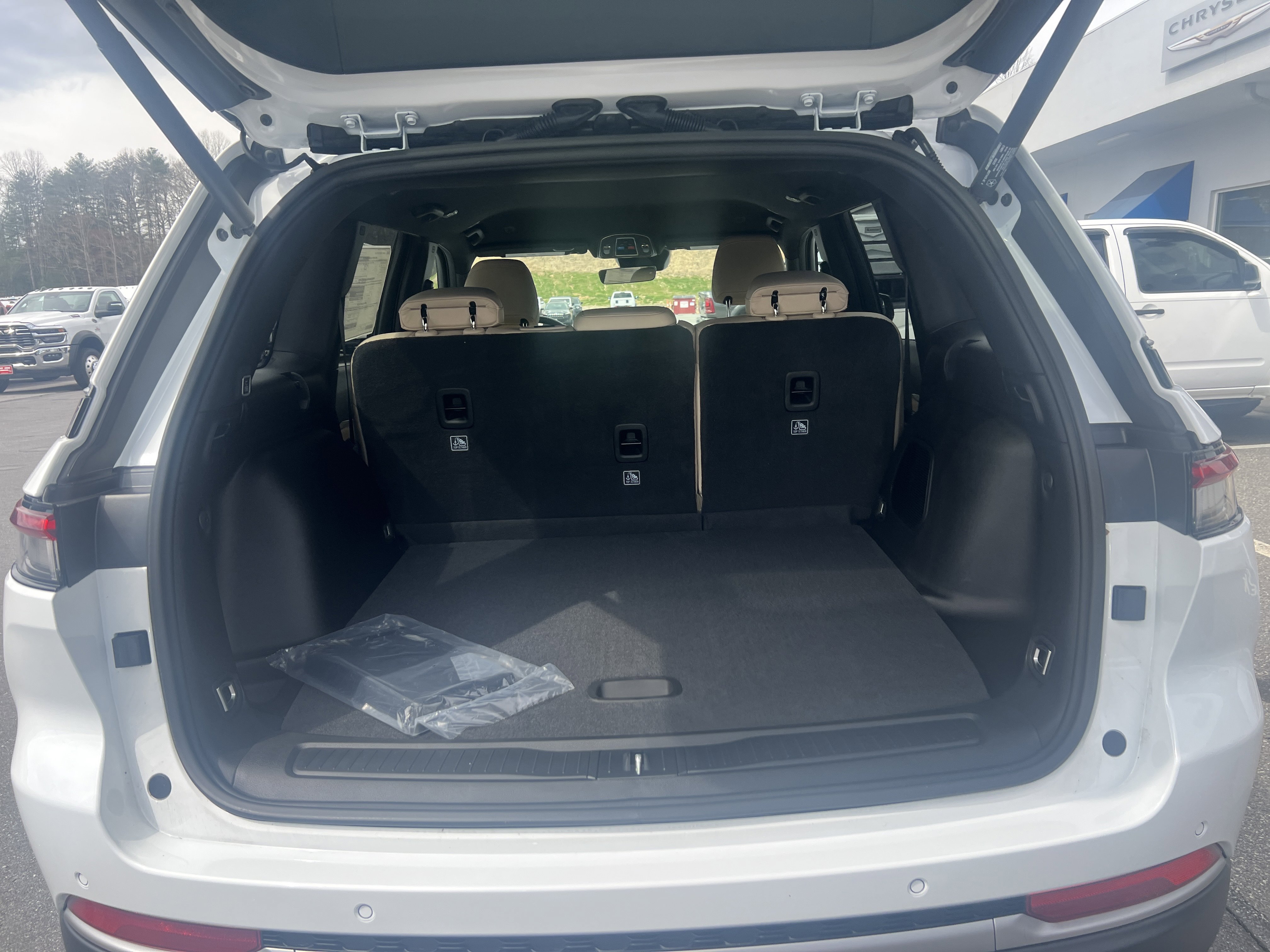 New 2026 Jeep Grand Cherokee Limited image 10