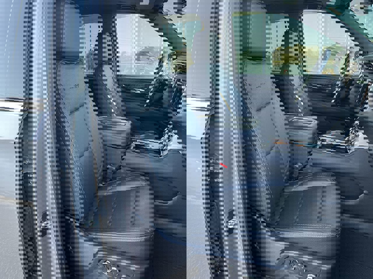 Used 2023 GMC Yukon Denali image 37