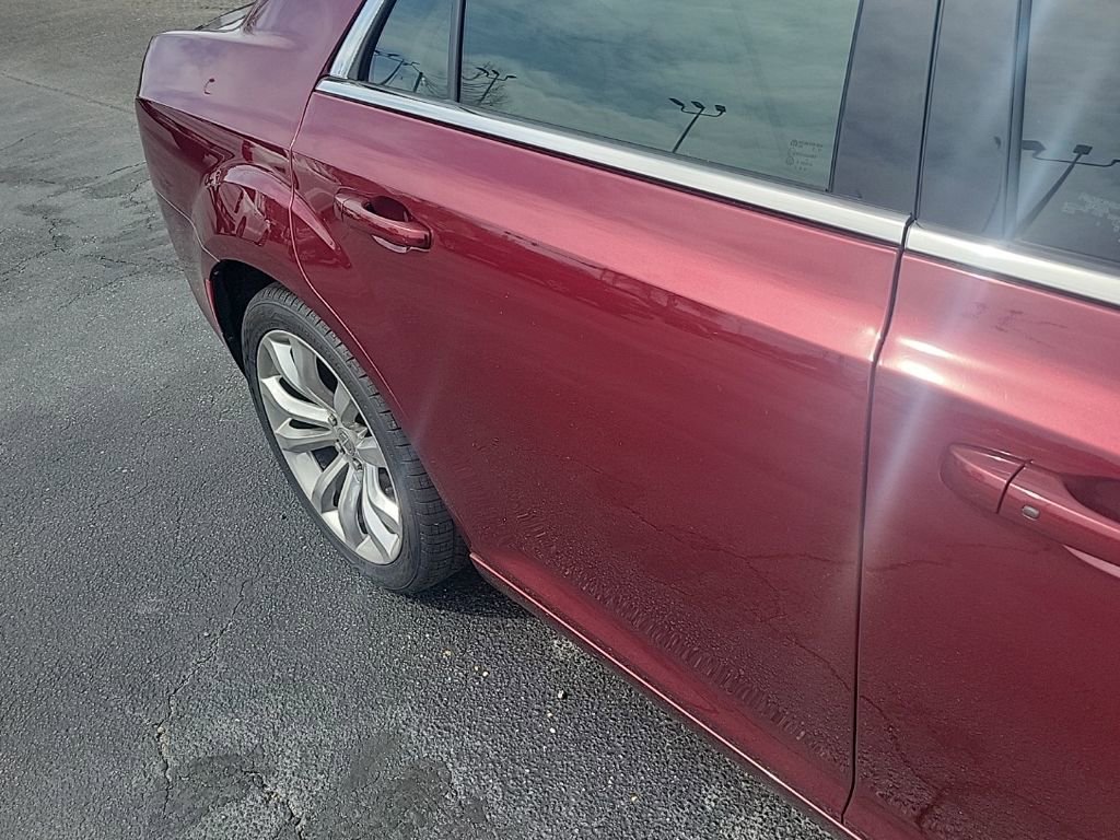 Used 2016 Chrysler 300 Limited image 10