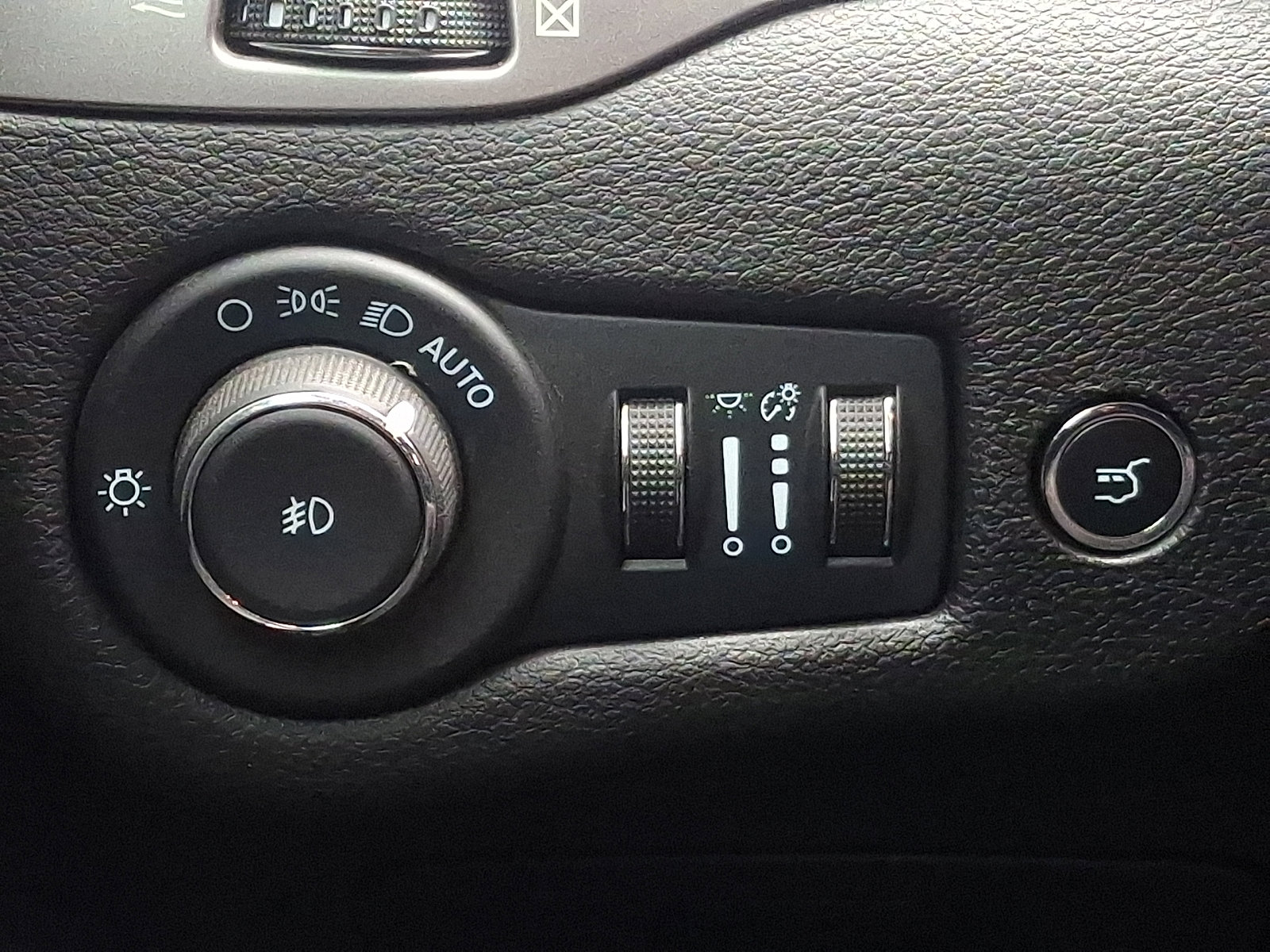 Used 2021 Jeep Cherokee Latitude Lux w/ Comfort/Convenience Group image 27