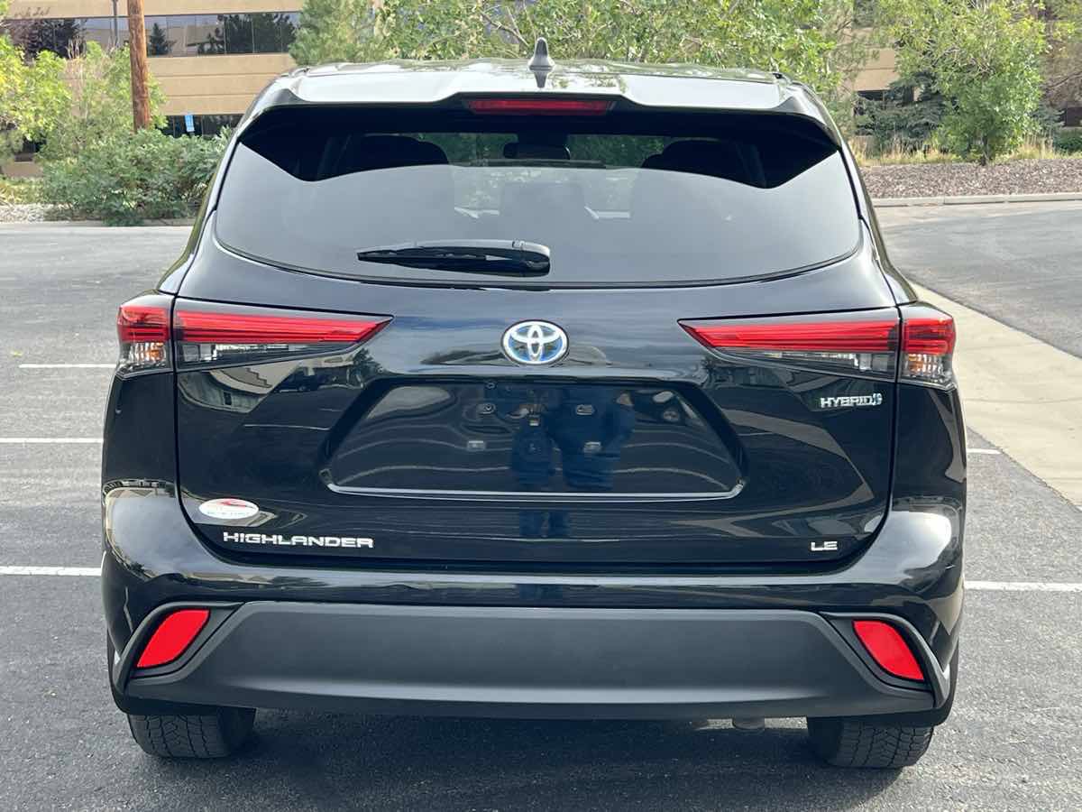 Used 2023 Toyota Highlander LE AWD/4WD image 4