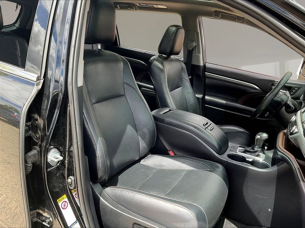 Used 2019 Toyota Highlander Limited Platinum AWD/4WD image 30