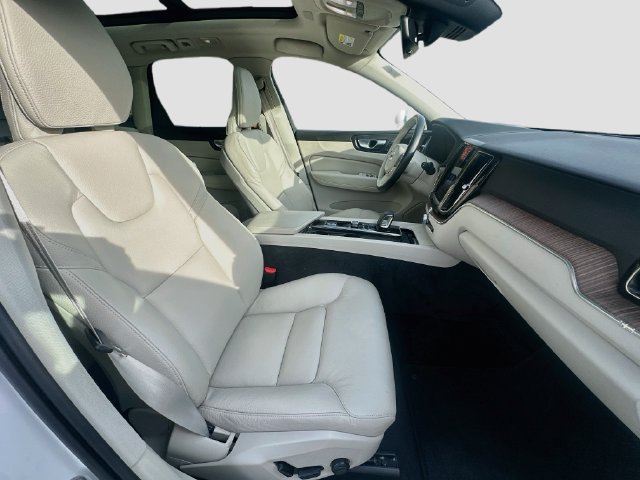 Used 2022 Volvo XC60 B5 Momentum AWD/4WD image 29