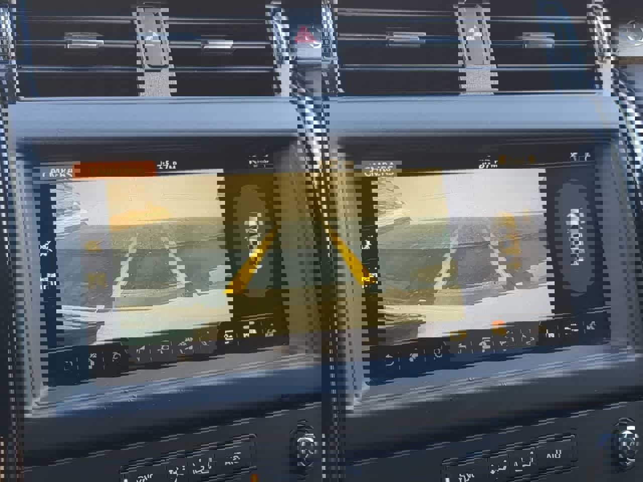 Used 2018 Land Rover Discovery SE image 31