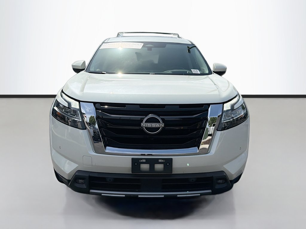 Used 2023 Nissan Pathfinder Platinum w/ Cargo Package AWD/4WD image 3