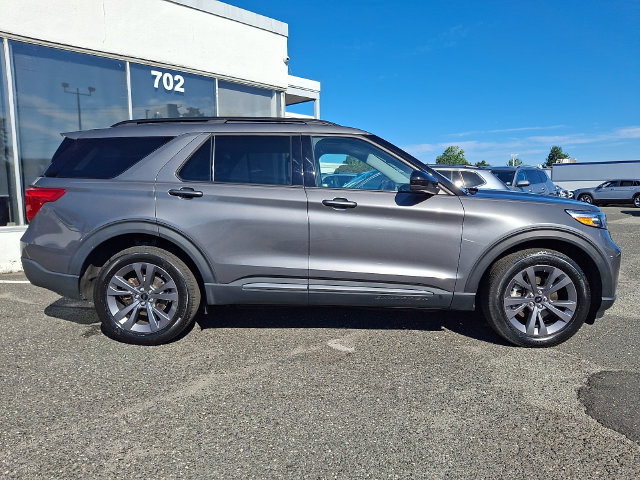 Used 2023 Ford Explorer XLT w/ Equipment Group 202A AWD/4WD image 7