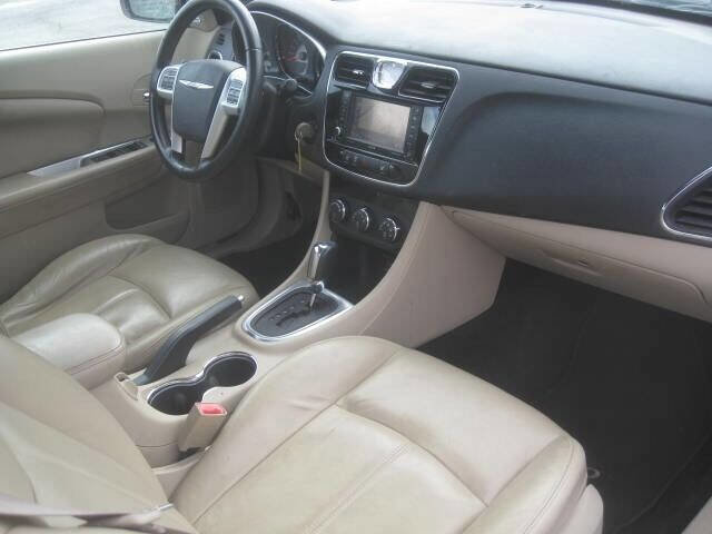 Used 2011 Chrysler 200 Limited image 35