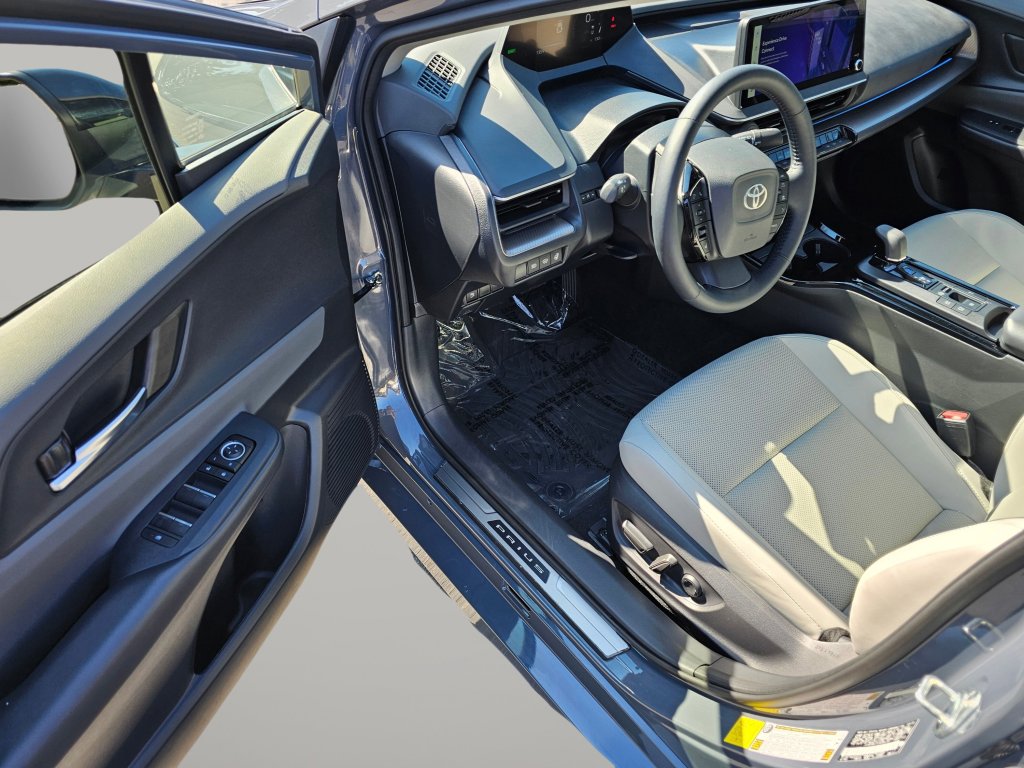 Used 2025 Toyota Prius XLE image 21