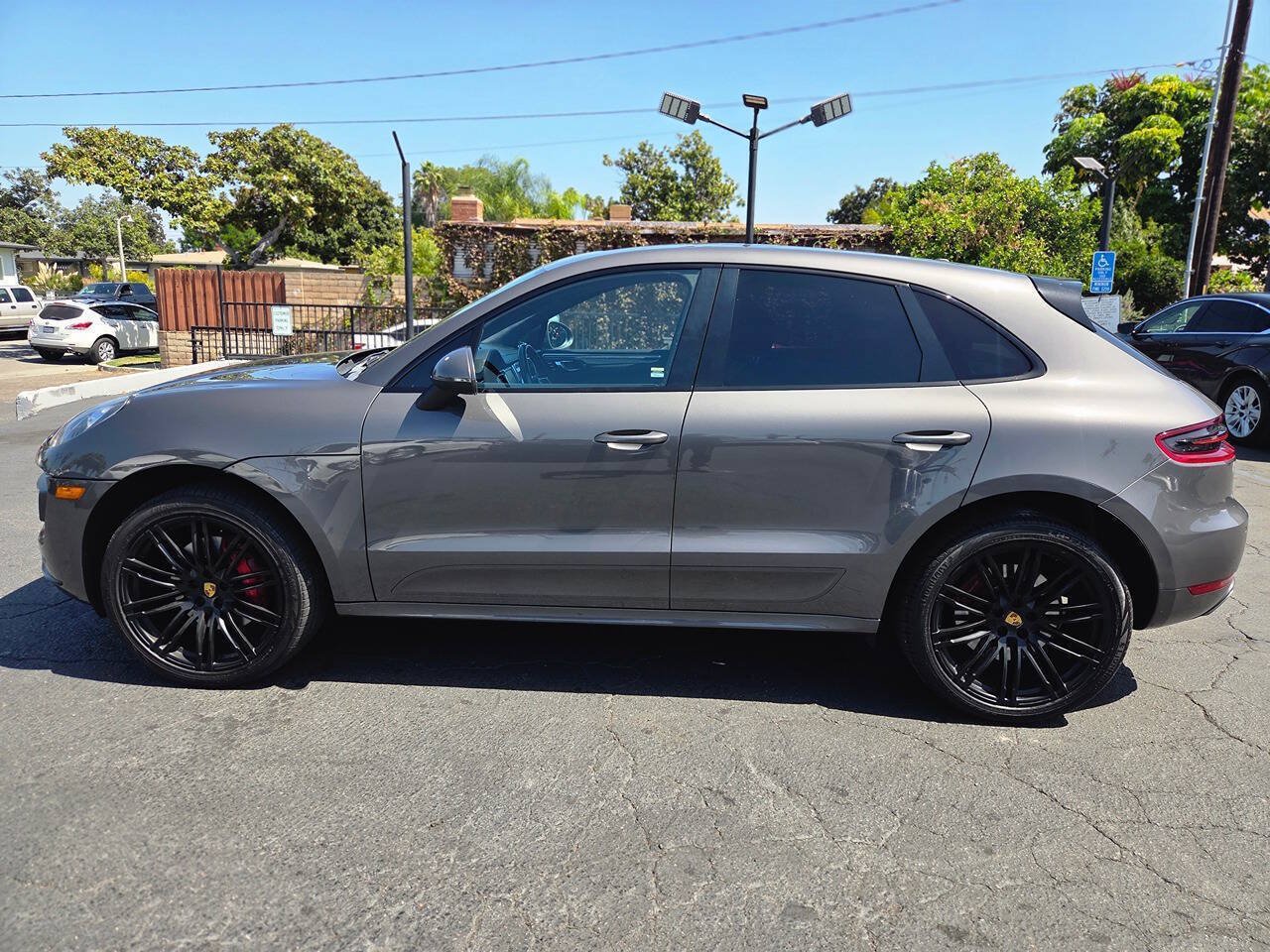 Used 2016 Porsche Macan Turbo AWD/4WD image 22