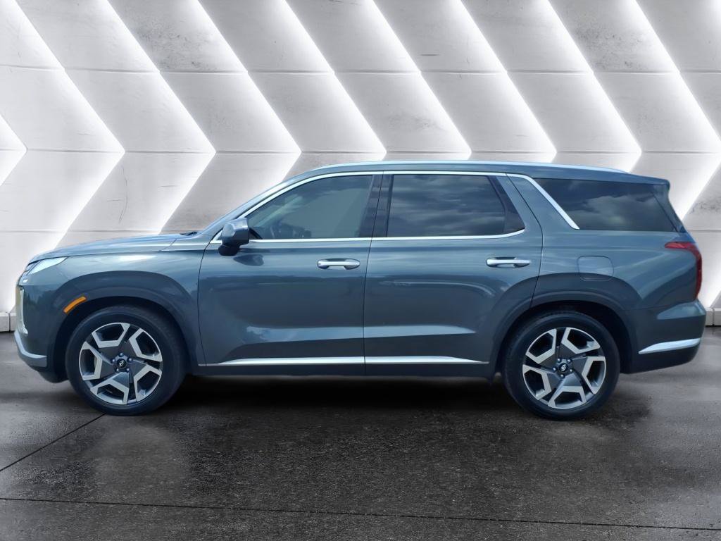 Used 2023 Hyundai Palisade Limited w/ Cargo Package FWD image 2