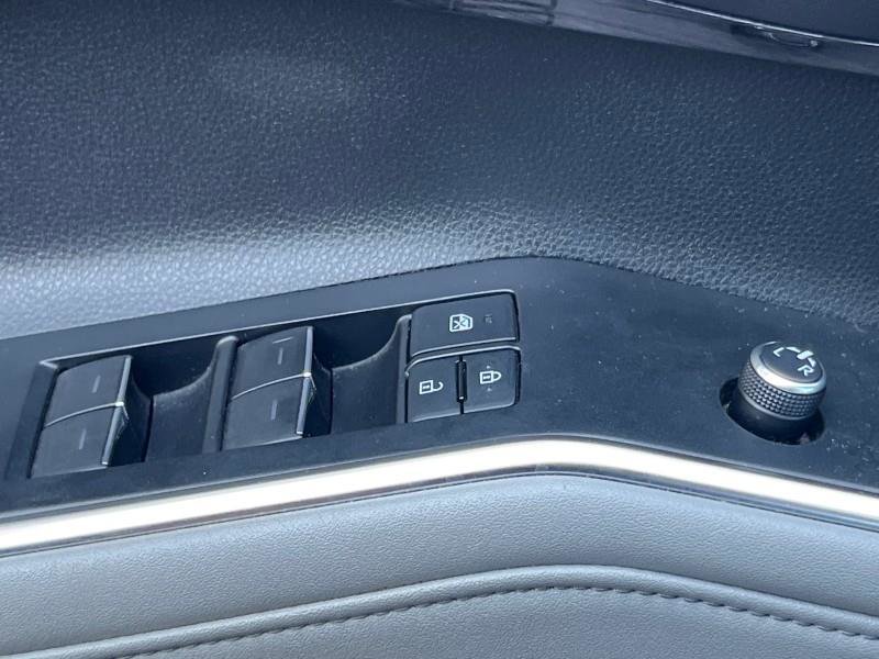 Used 2021 Toyota Highlander Limited image 25