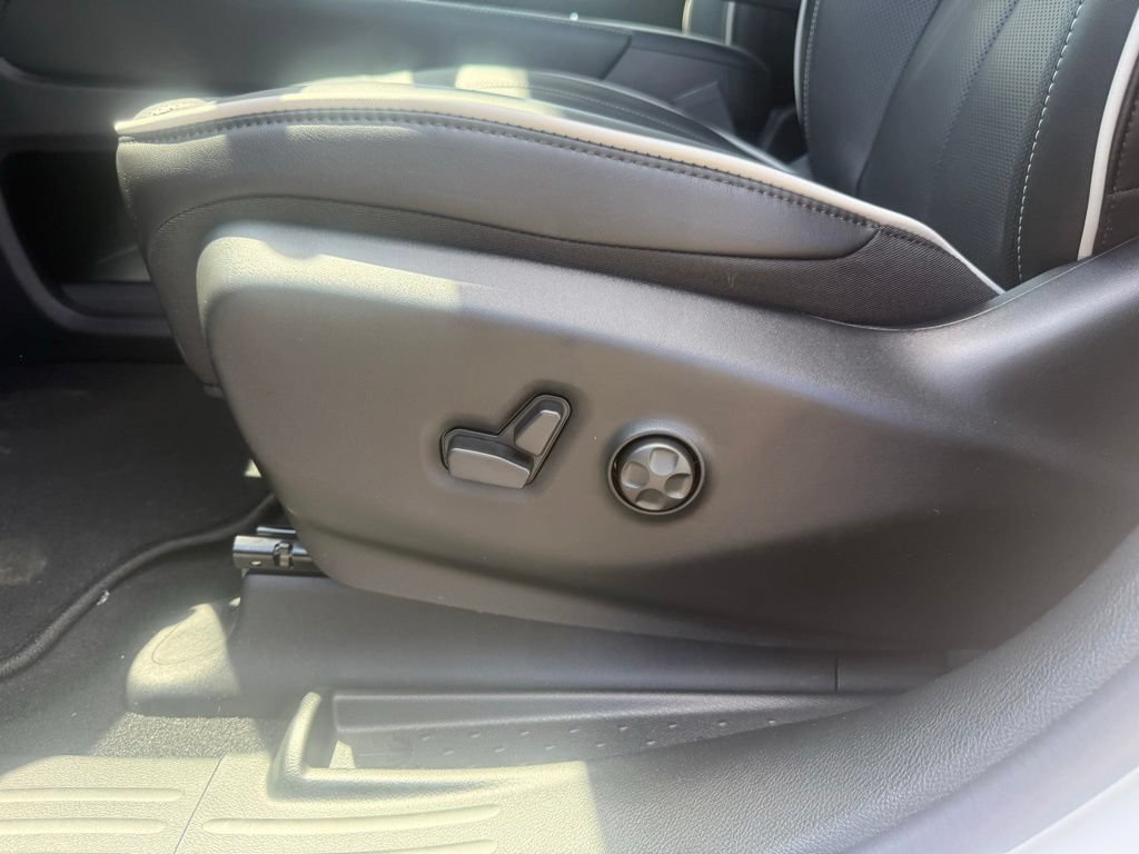 New 2027 Chrysler Pacifica Limited w/ Family Tech Group FWD image 13