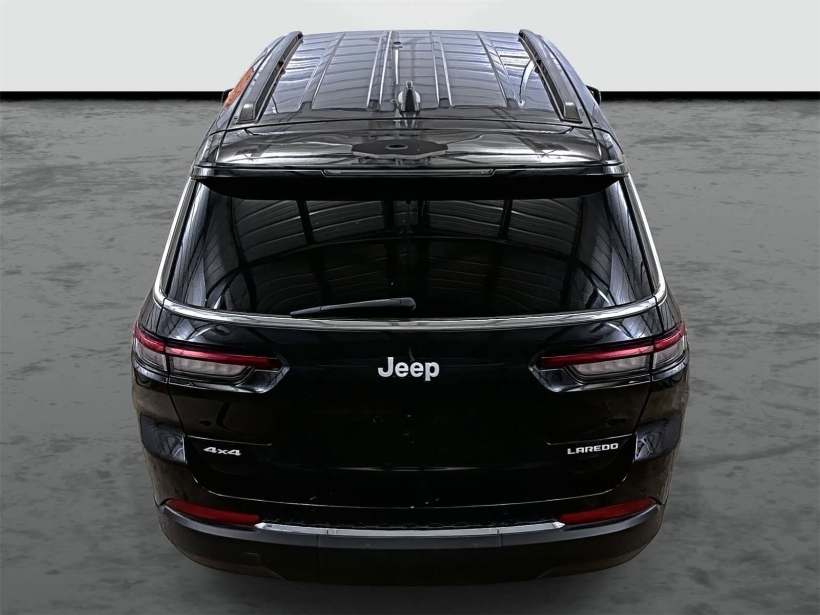 Used 2024 Jeep Grand Cherokee L Laredo image 3