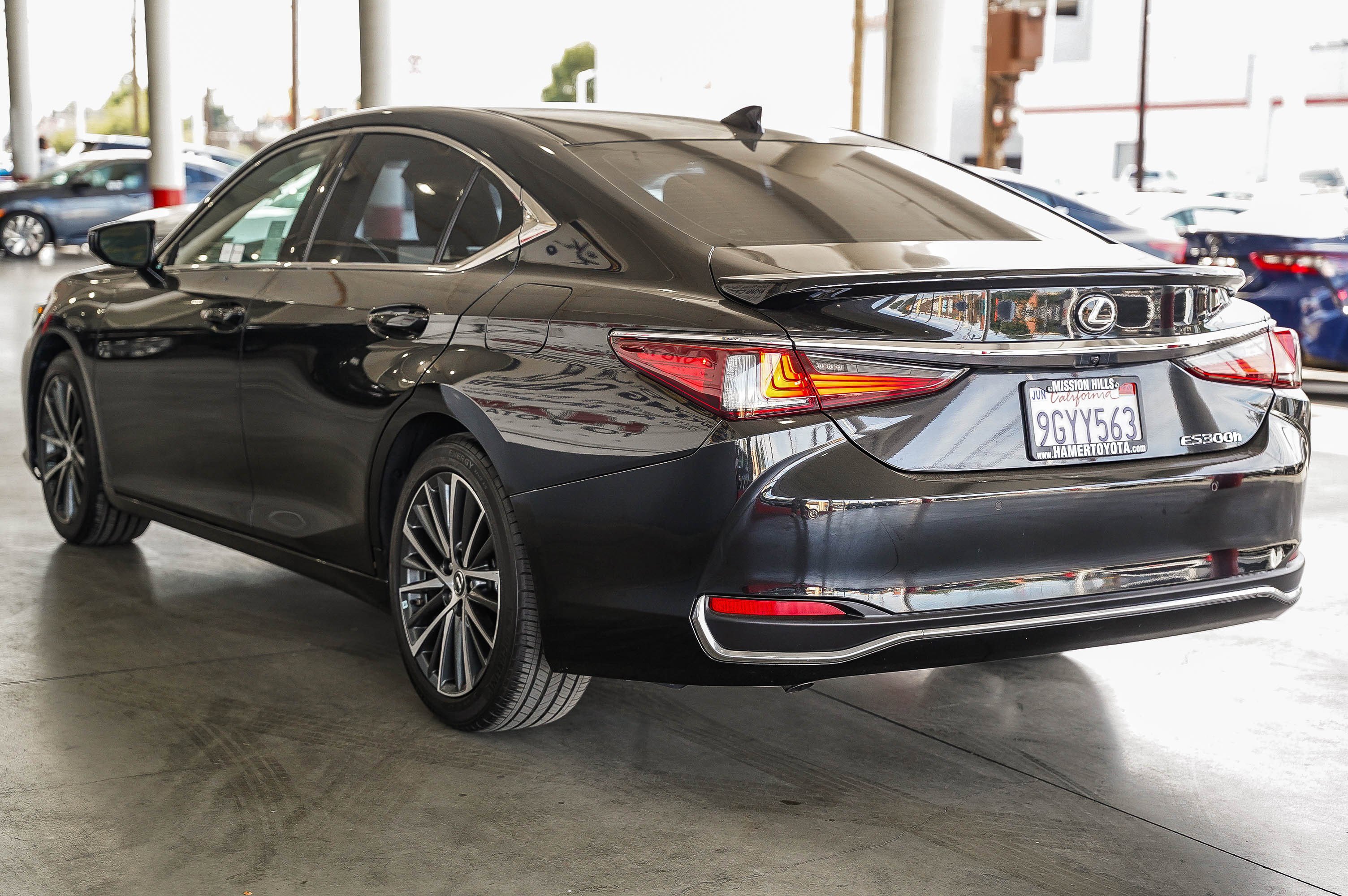 Used 2023 Lexus ES 300h w/ Premium Package image 9