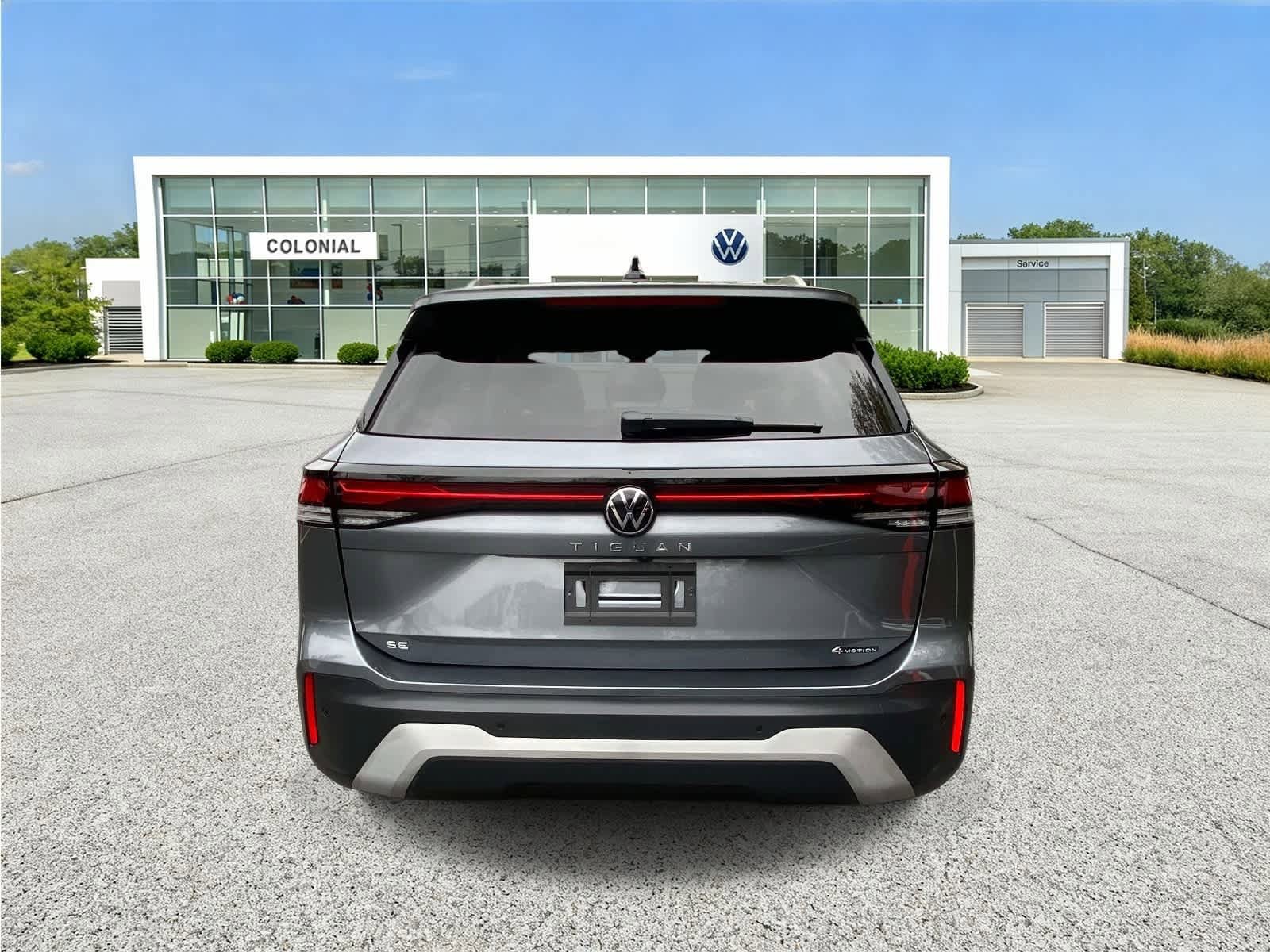 Certified 2026 Volkswagen Tiguan SE w/ Panoramic Sunroof Package AWD/4WD image 3