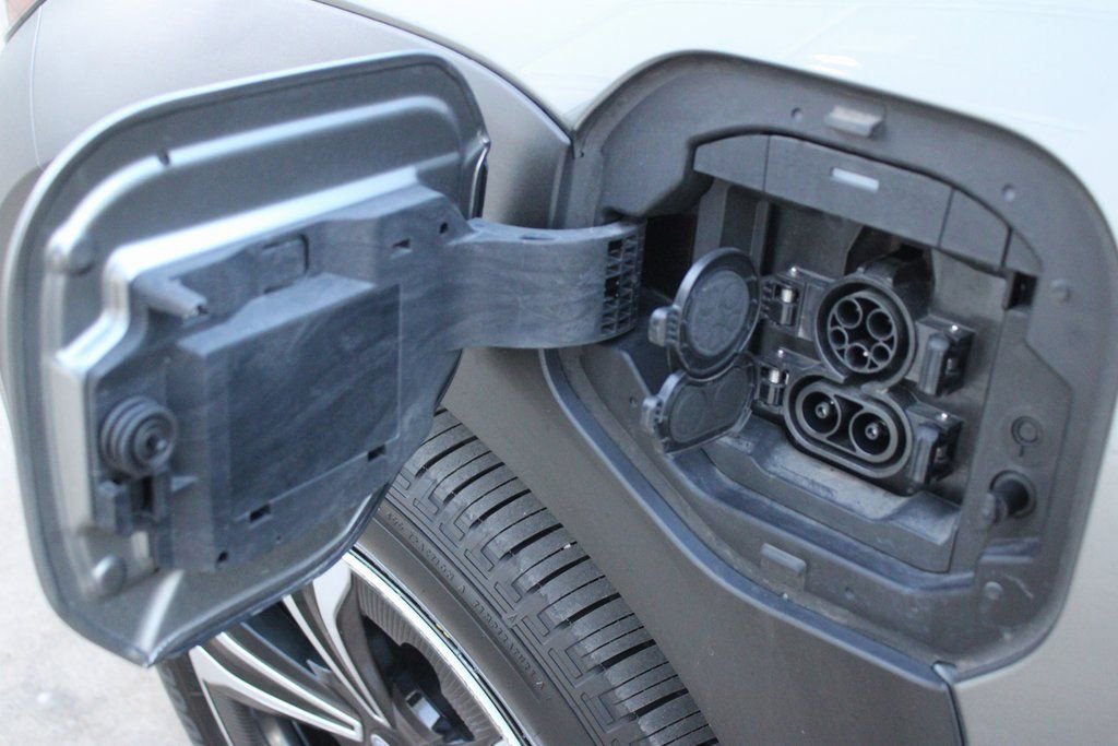 Used 2023 Subaru Solterra AWD image 30