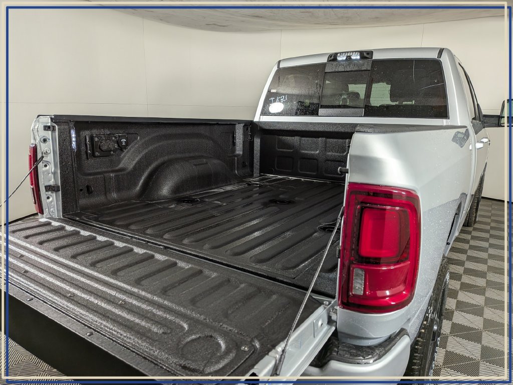 New 2026 RAM 2500 Laramie AWD/4WD image 9