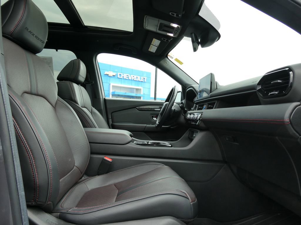 Used 2025 Honda Pilot Black Edition image 13