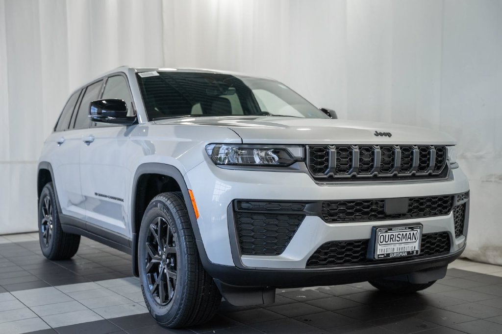 New 2026 Jeep Grand Cherokee Altitude AWD/4WD image 1