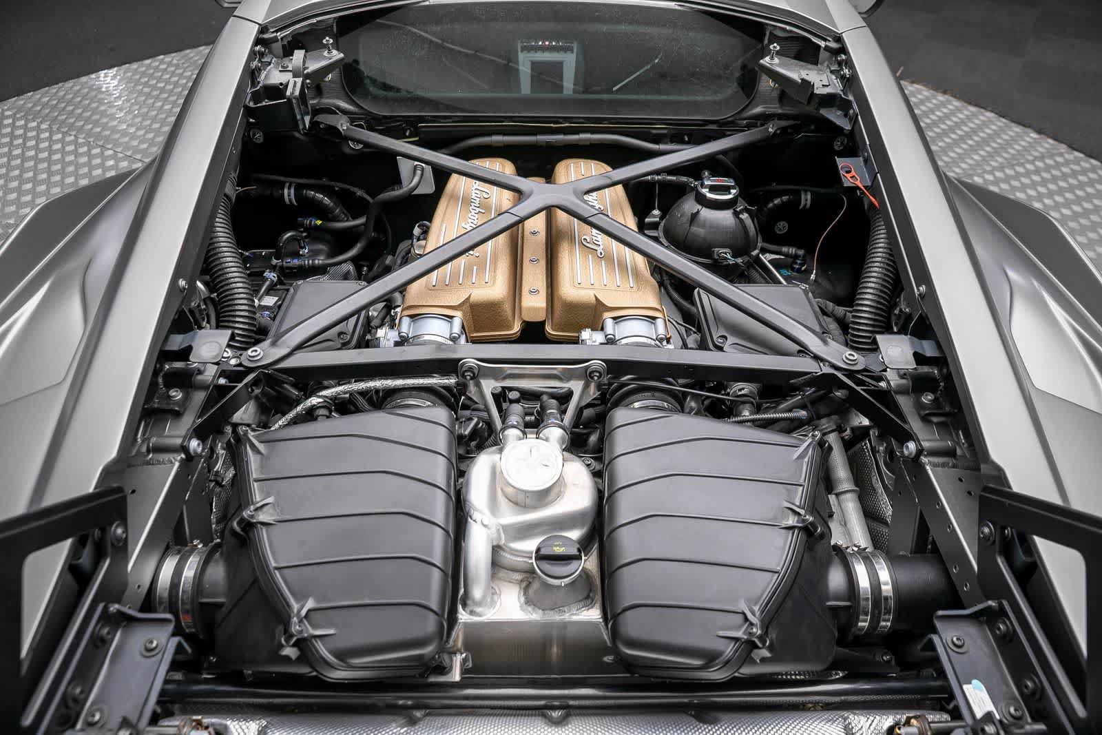 Used 2022 Lamborghini Huracan STO RWD image 8