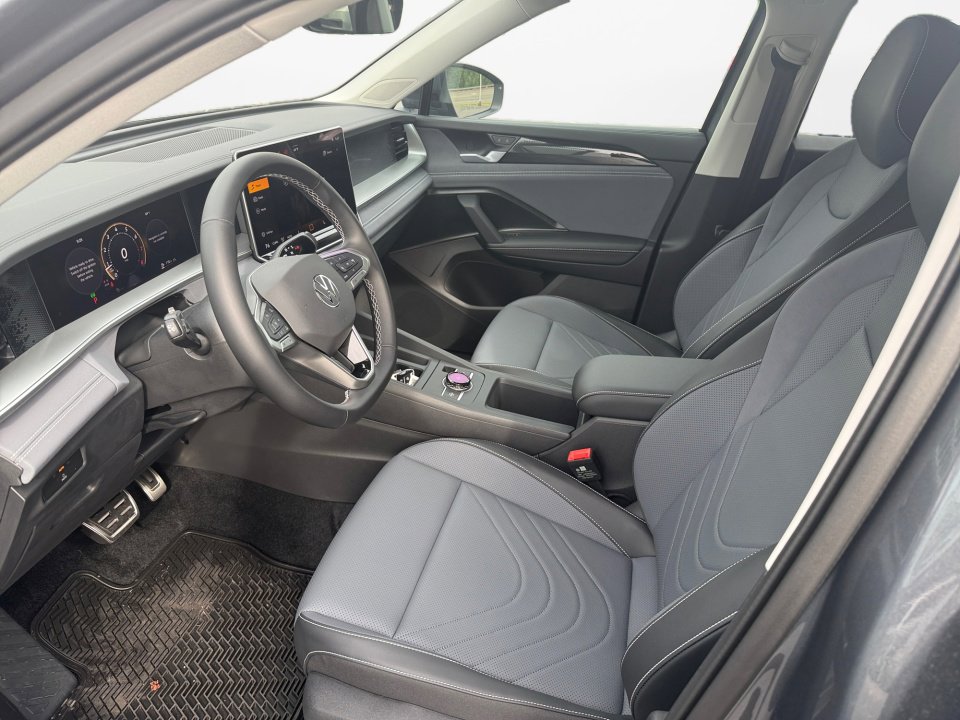 New 2026 Volkswagen Tiguan SE AWD/4WD image 9