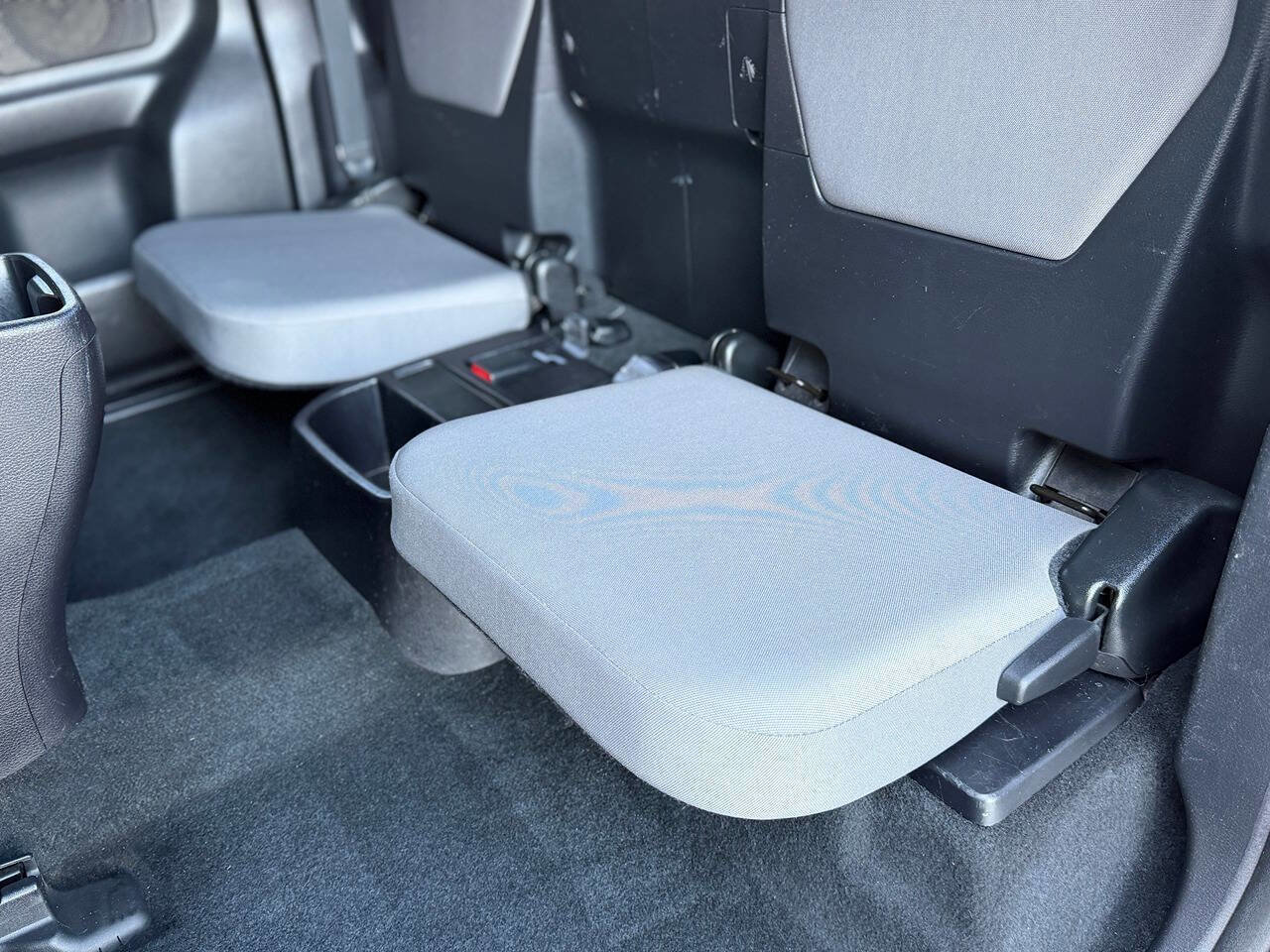 Used 2016 Toyota Tacoma TRD Sport image 31